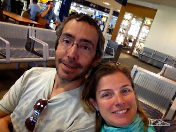 No aeroporto internacional de Buenos Aires, esperando a hora de embarque para Curitiba, rumo ao casamento dos padrinhos na Ilha do Mel